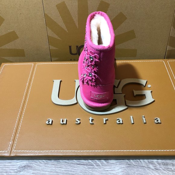 NEW KIDS UGG CLASSIC SHORT II PETALS PINK Toddler/Youth/Womens - Picture 5 of 7